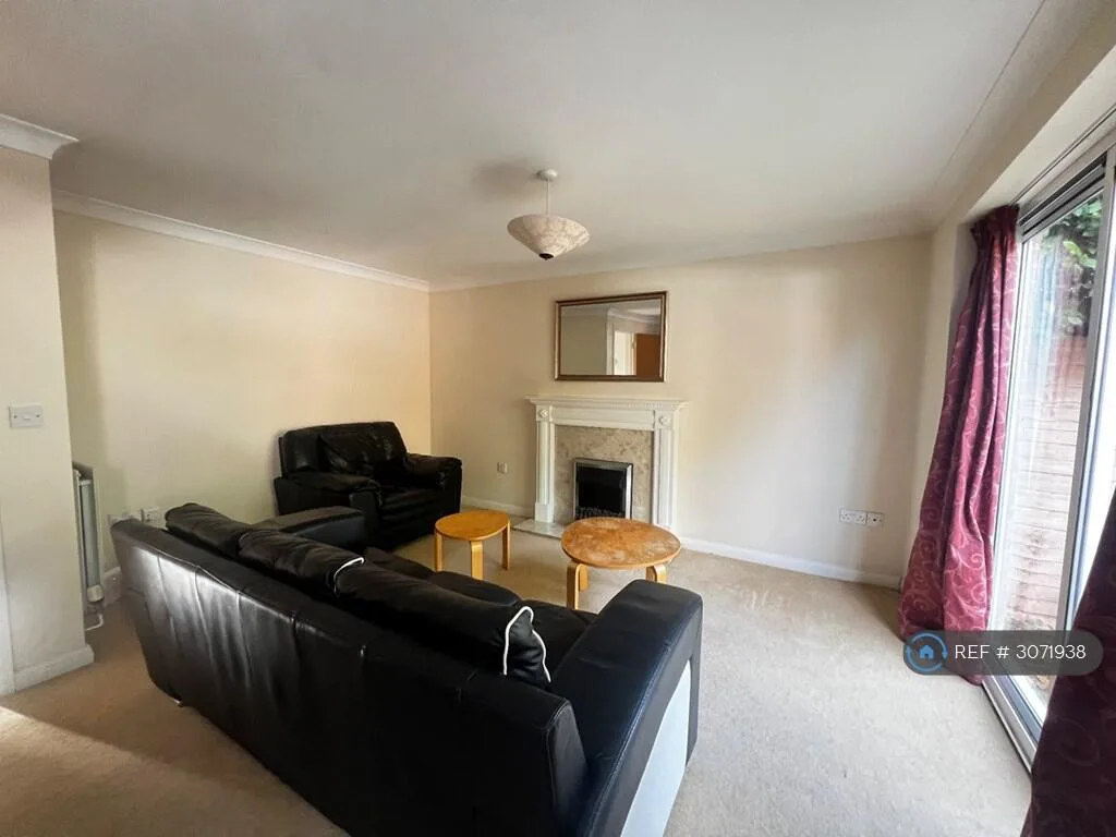4 bedroom semi-detached house for rent