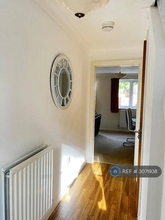 4 bedroom semi-detached house for rent