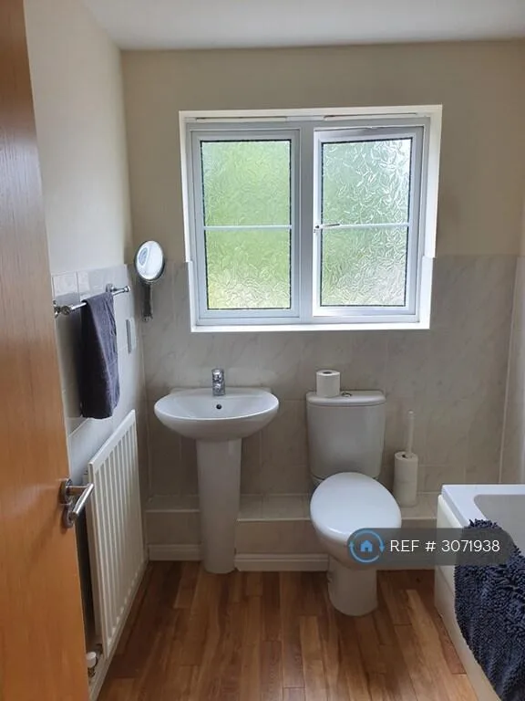 4 bedroom semi-detached house for rent