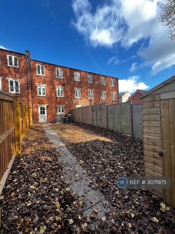 4 bedroom terraced house for rent
