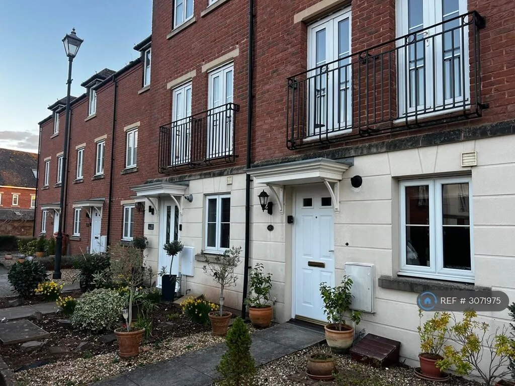 4 bedroom terraced house for rent