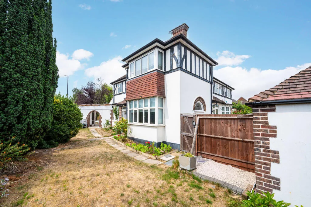 4 bedroom semi-detached house for rent