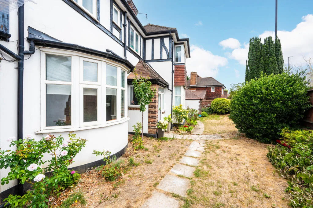 4 bedroom semi-detached house for rent