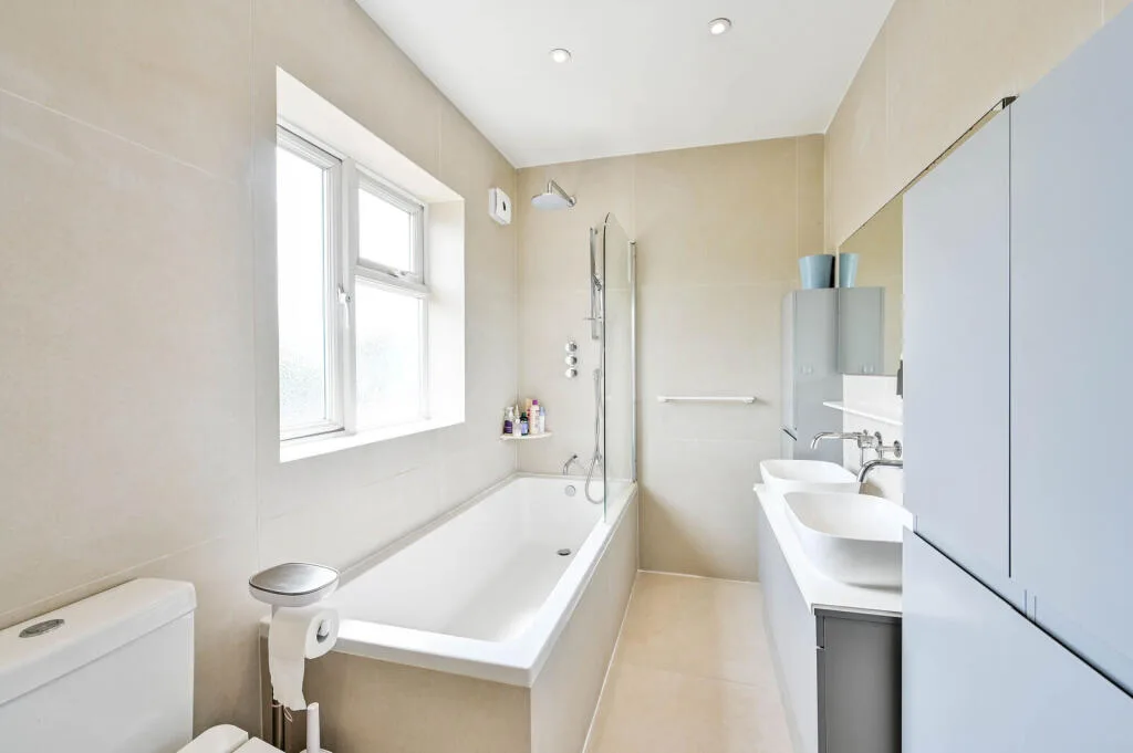 4 bedroom semi-detached house for rent