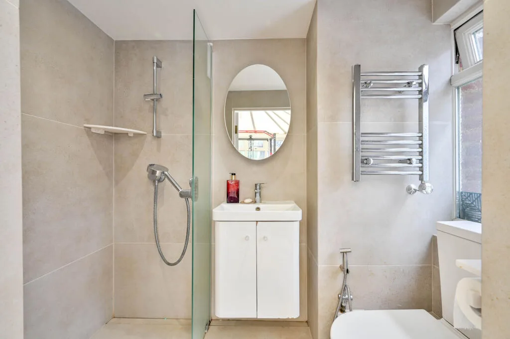 4 bedroom semi-detached house for rent