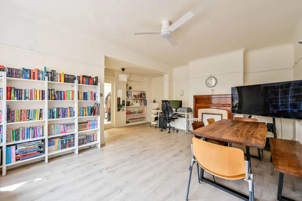 4 bedroom semi-detached house for rent