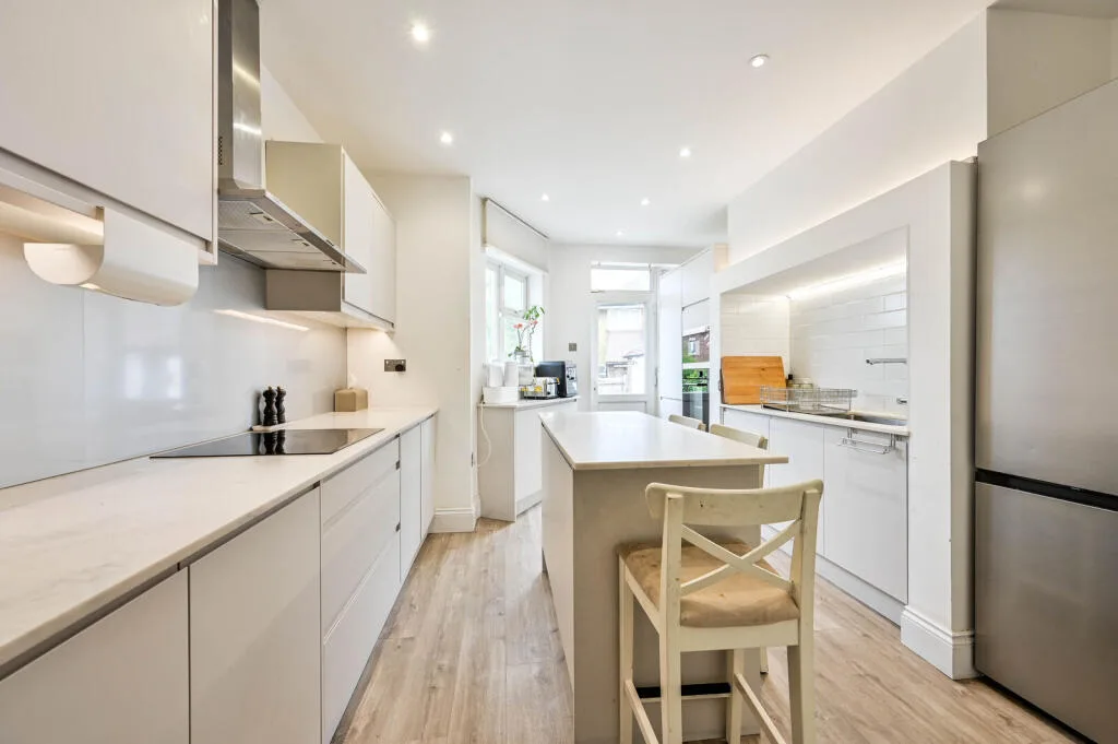 4 bedroom semi-detached house for rent