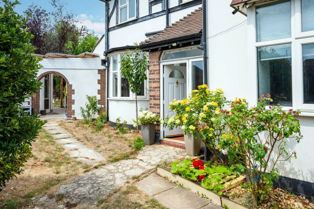 4 bedroom semi-detached house for rent