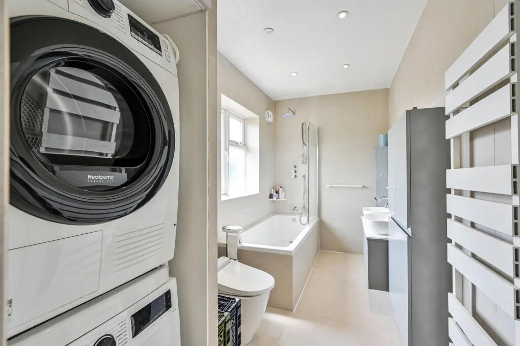 4 bedroom semi-detached house for rent