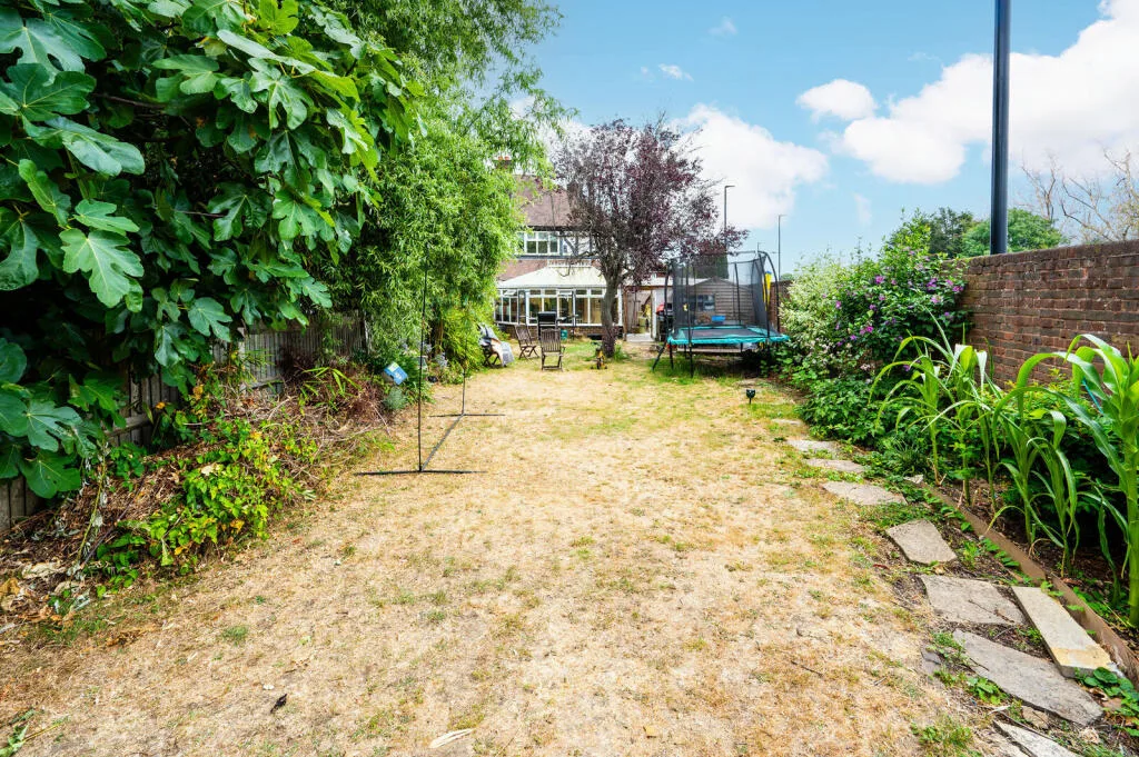 4 bedroom semi-detached house for rent