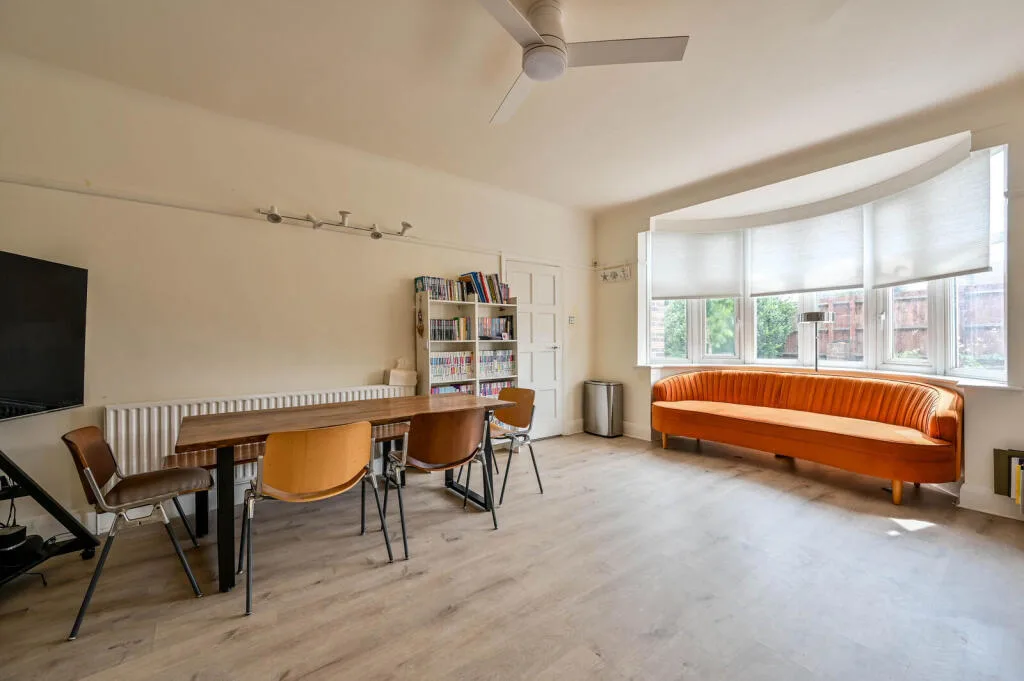 4 bedroom semi-detached house for rent
