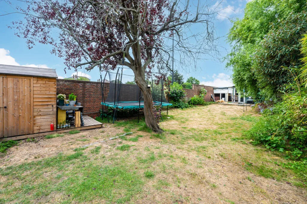 4 bedroom semi-detached house for rent