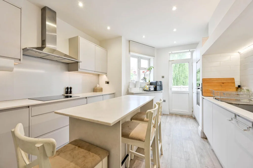 4 bedroom semi-detached house for rent
