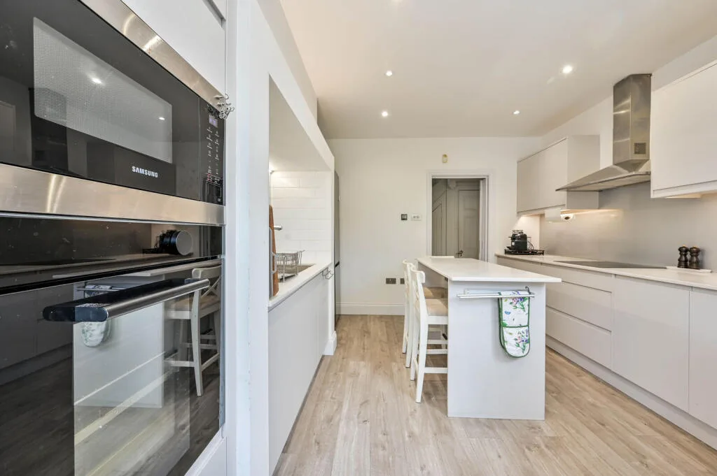 4 bedroom semi-detached house for rent