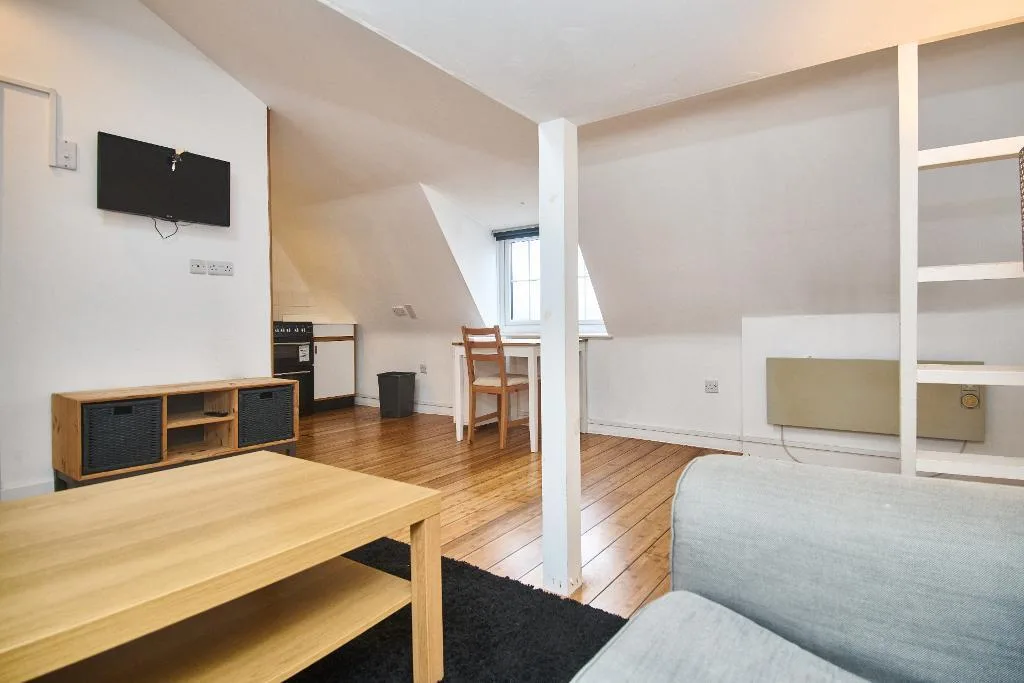 Studio flat for rent