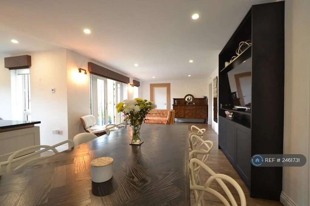 4 bedroom detached house for rent
