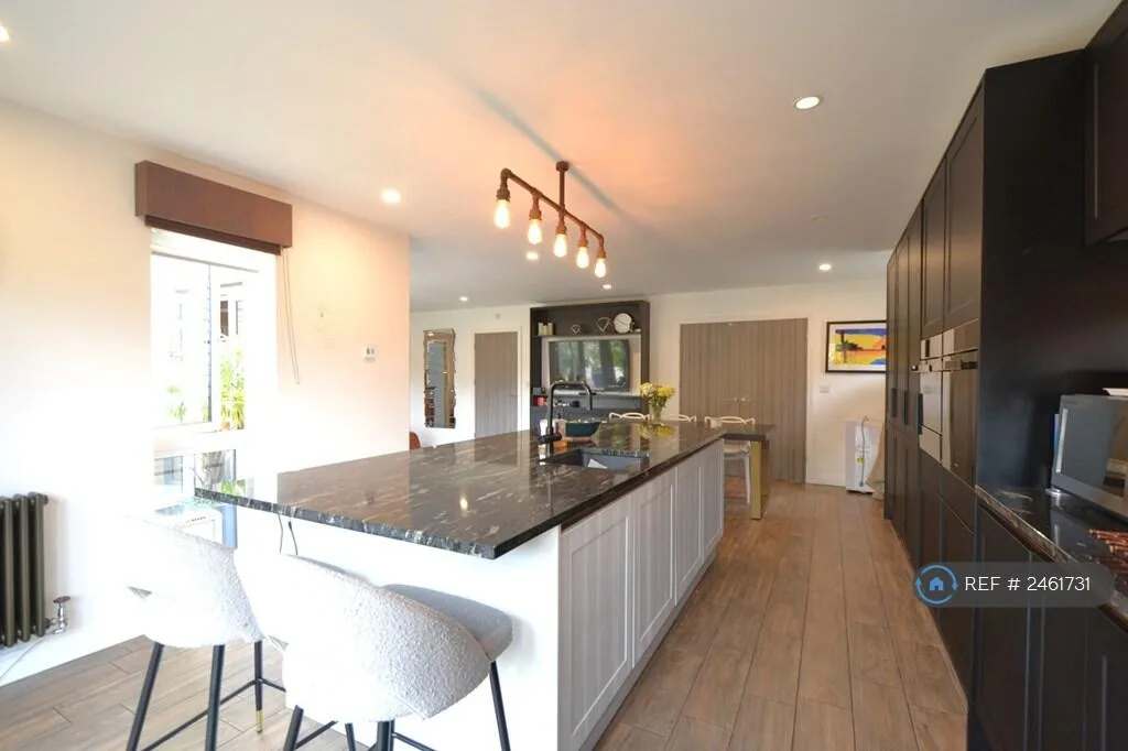 4 bedroom detached house for rent