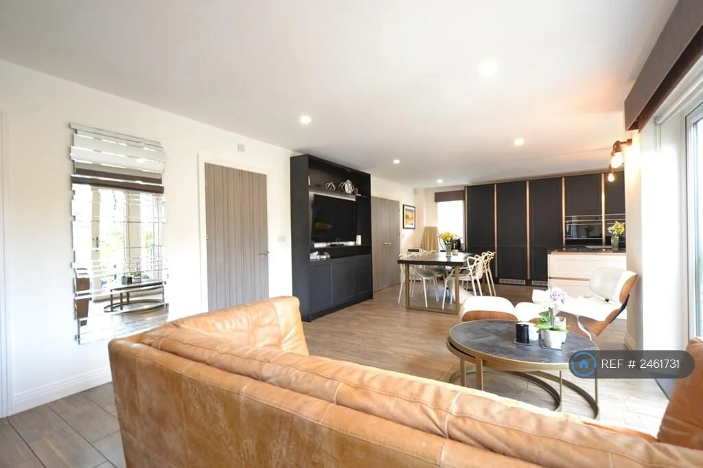 4 bedroom detached house for rent
