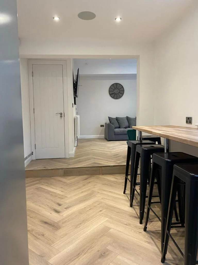 5 bedroom terraced house for rent