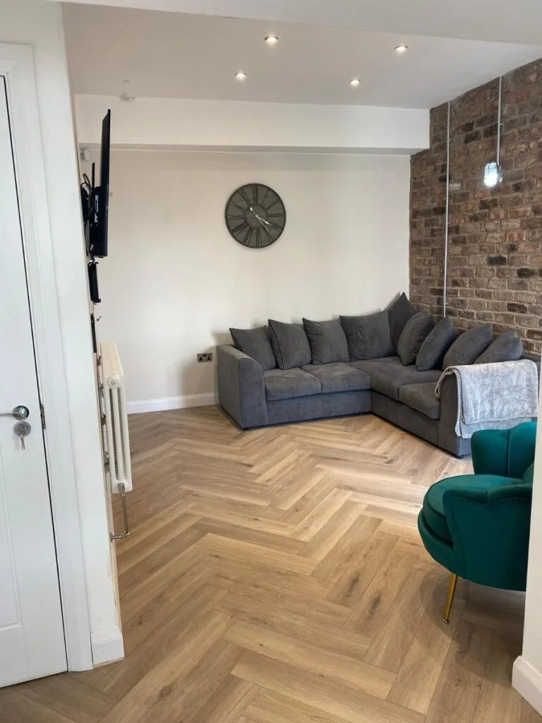 5 bedroom terraced house for rent