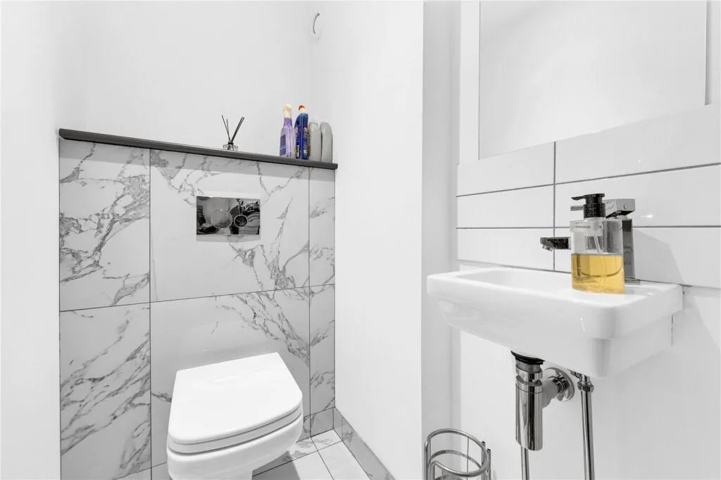 2 bedroom penthouse for rent