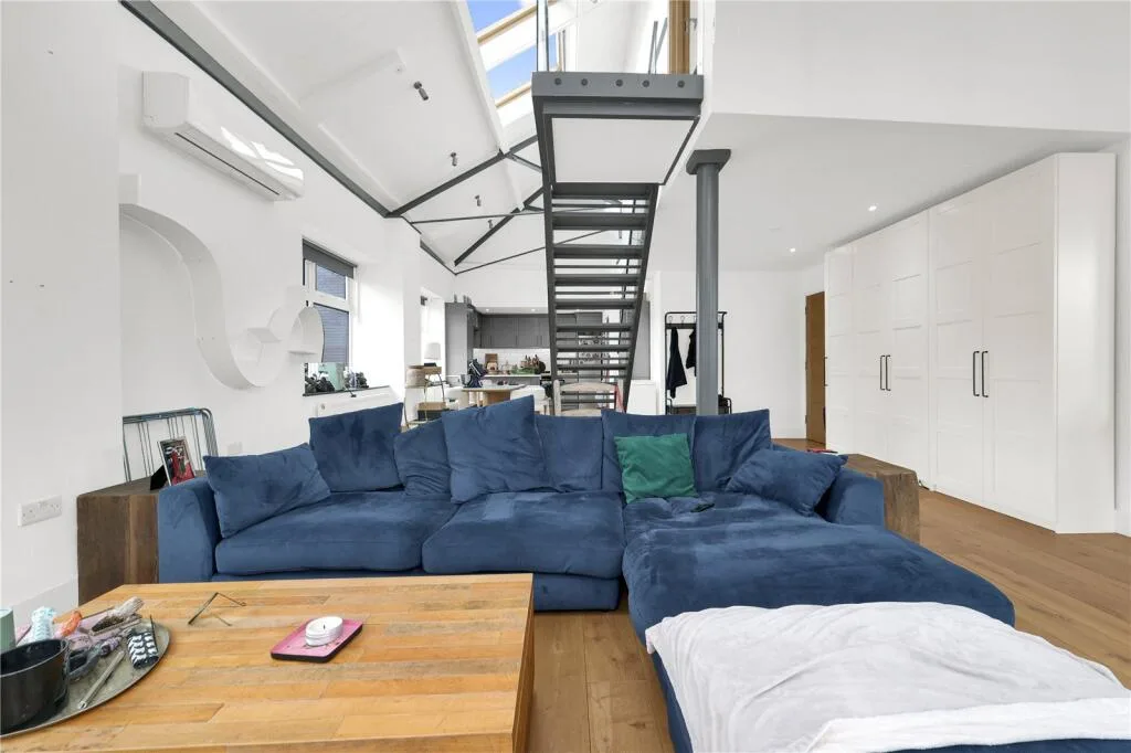 2 bedroom penthouse for rent