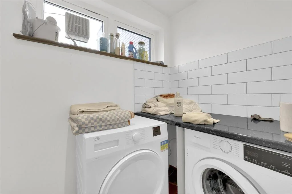 2 bedroom penthouse for rent