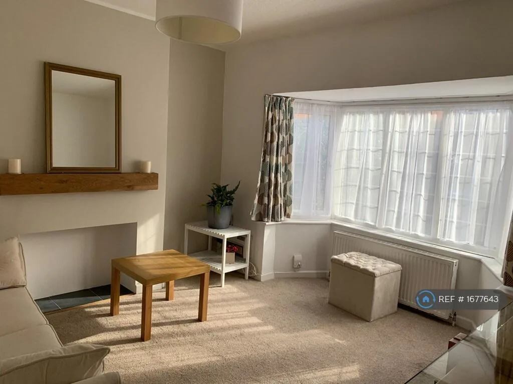 3 bedroom semi-detached house for rent