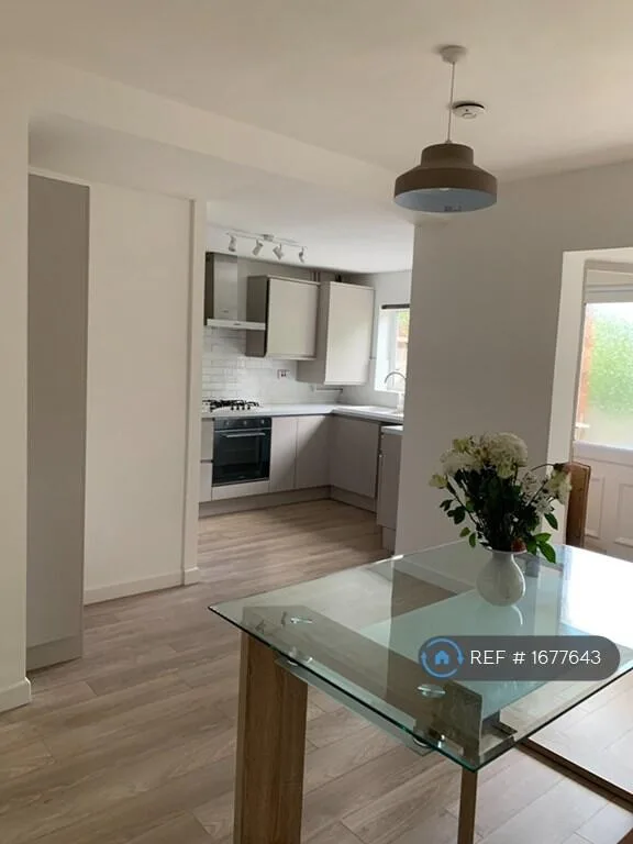 3 bedroom semi-detached house for rent
