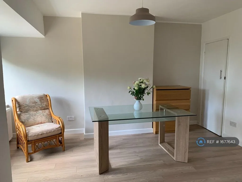 3 bedroom semi-detached house for rent