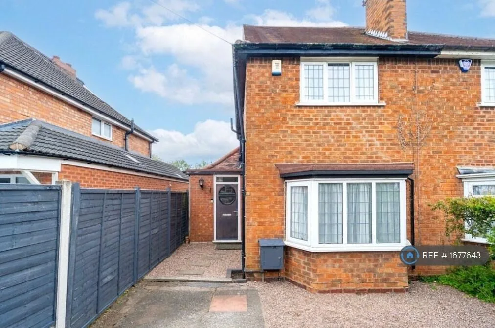 3 bedroom semi-detached house for rent