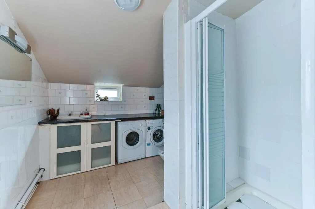 3 bedroom semi-detached house for rent