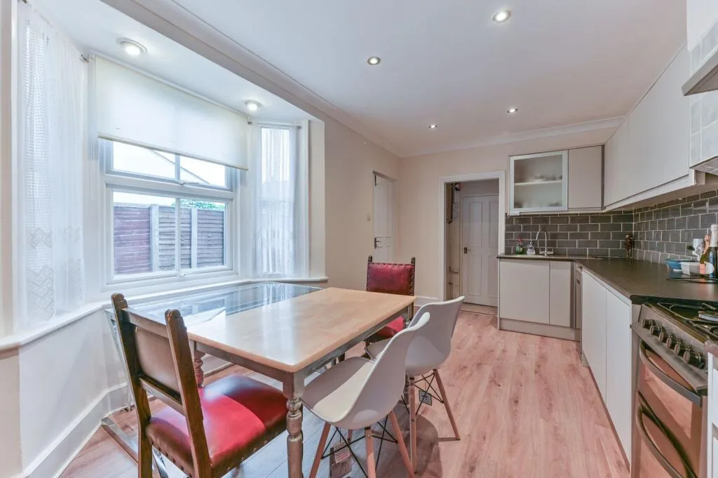 3 bedroom semi-detached house for rent