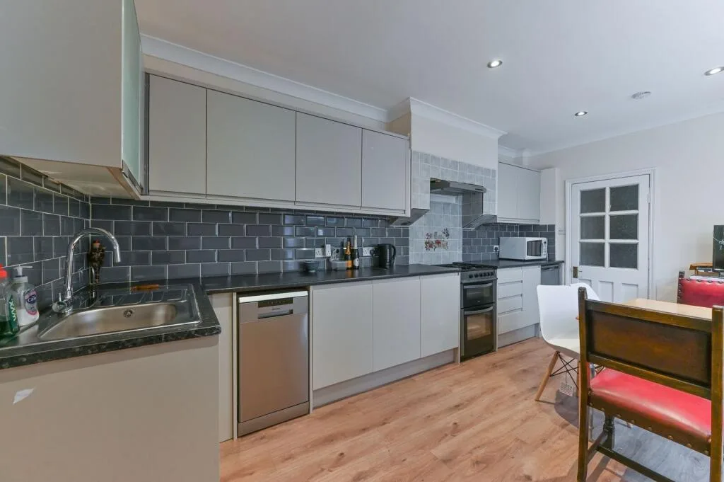 3 bedroom semi-detached house for rent