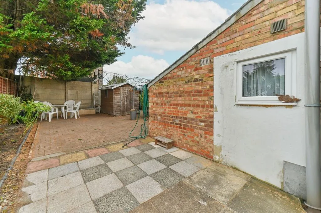3 bedroom semi-detached house for rent