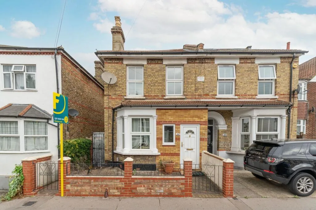 3 bedroom semi-detached house for rent