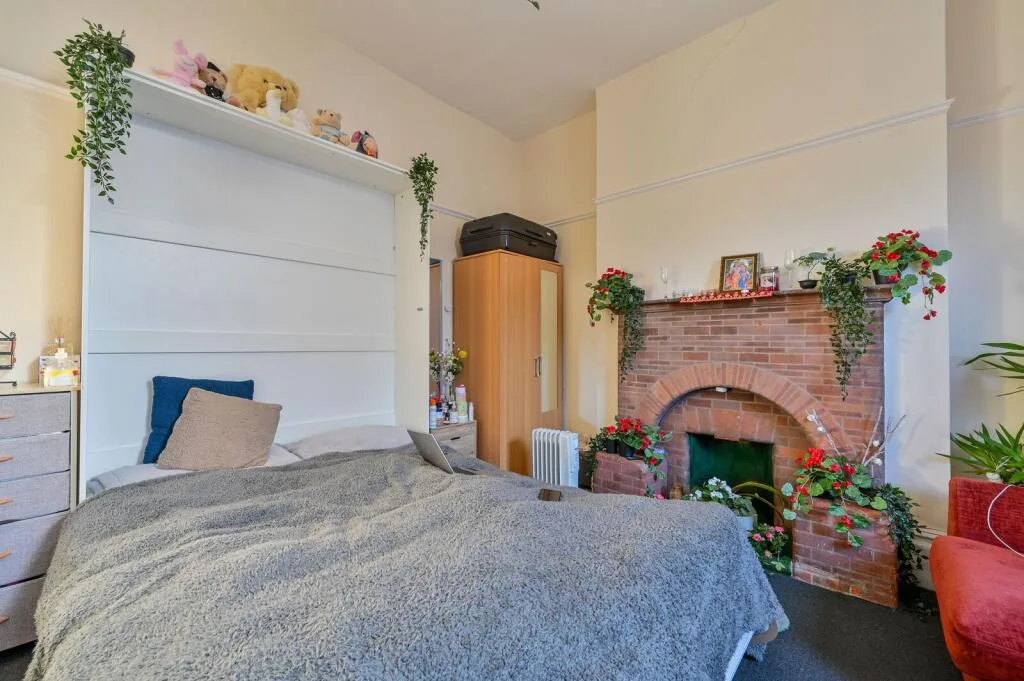 5 bedroom house for rent
