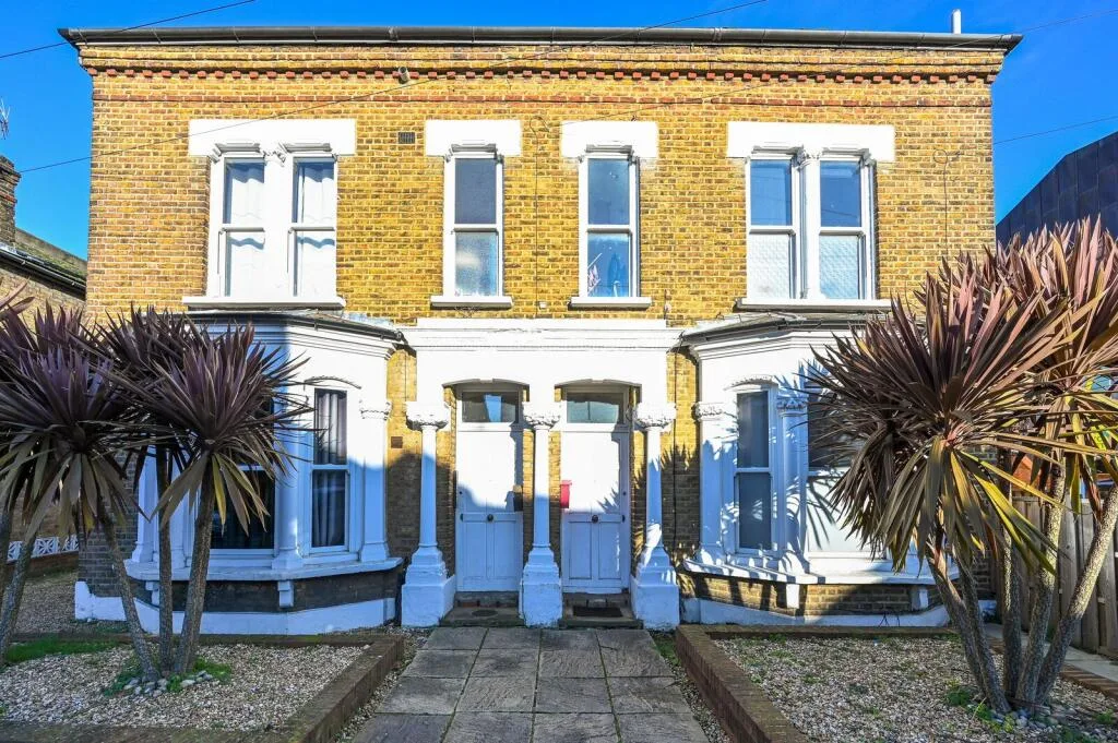 5 bedroom house for rent