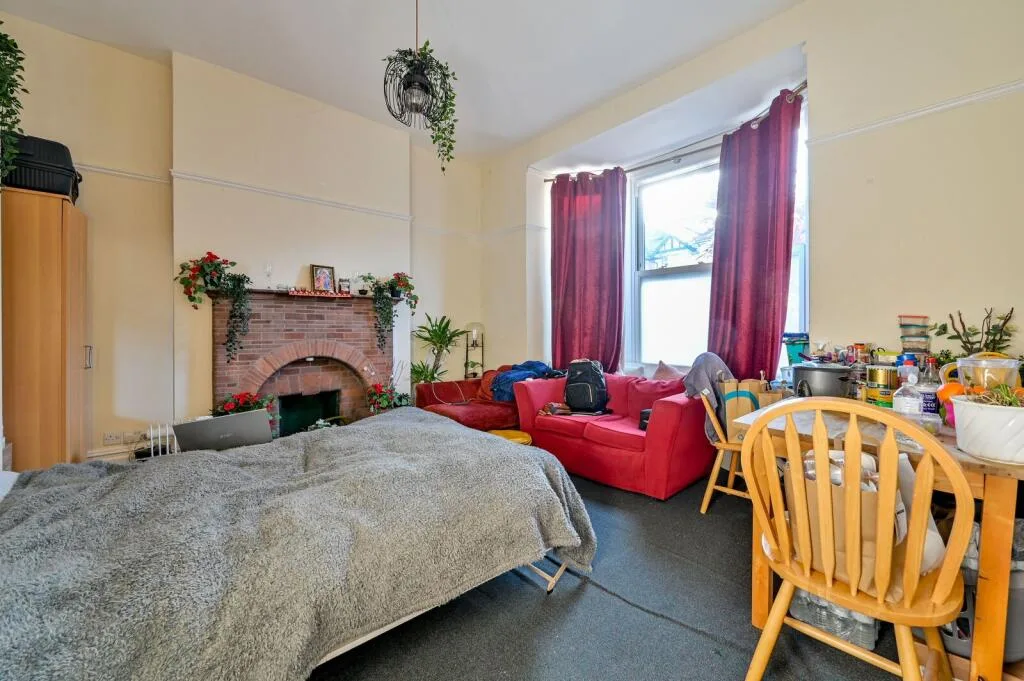 5 bedroom house for rent
