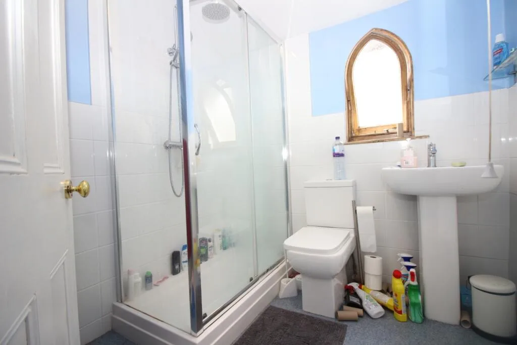 5 bedroom terraced house for rent