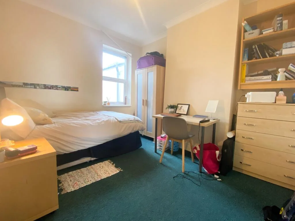 5 bedroom terraced house for rent