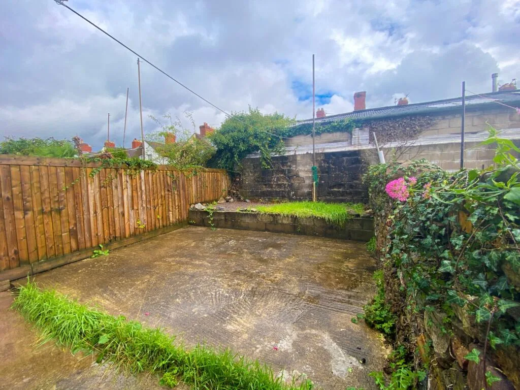 5 bedroom terraced house for rent