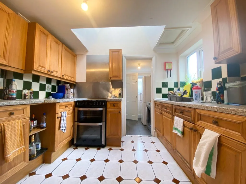 5 bedroom terraced house for rent