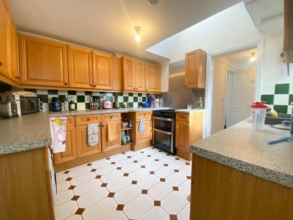 5 bedroom terraced house for rent