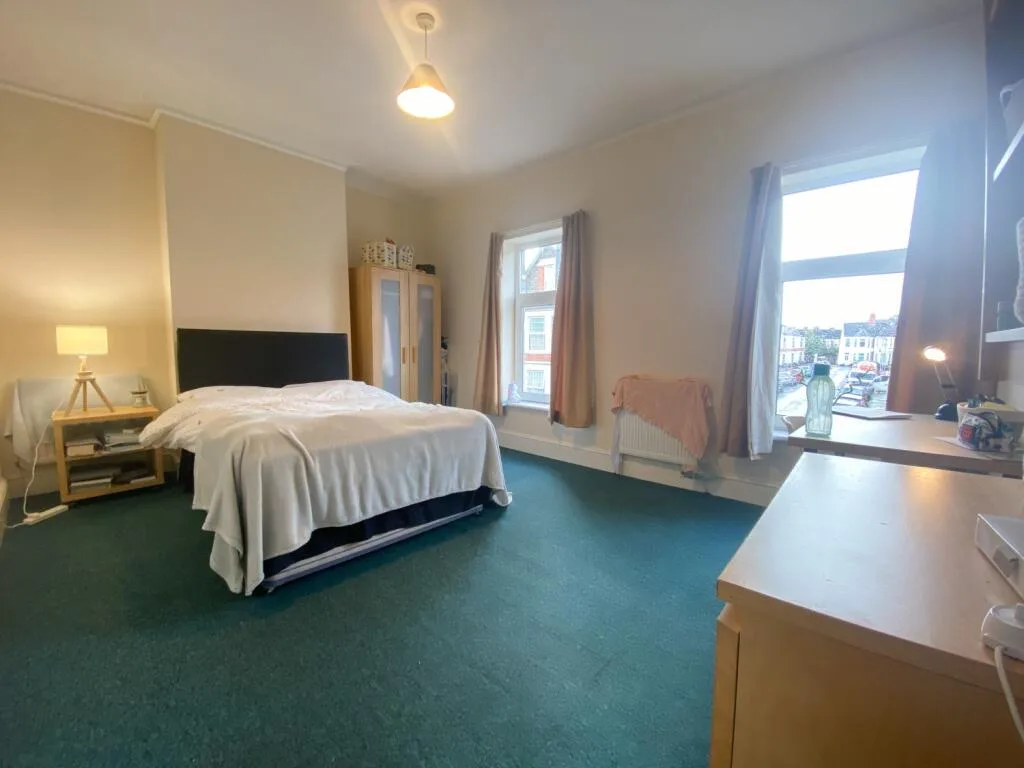 5 bedroom terraced house for rent