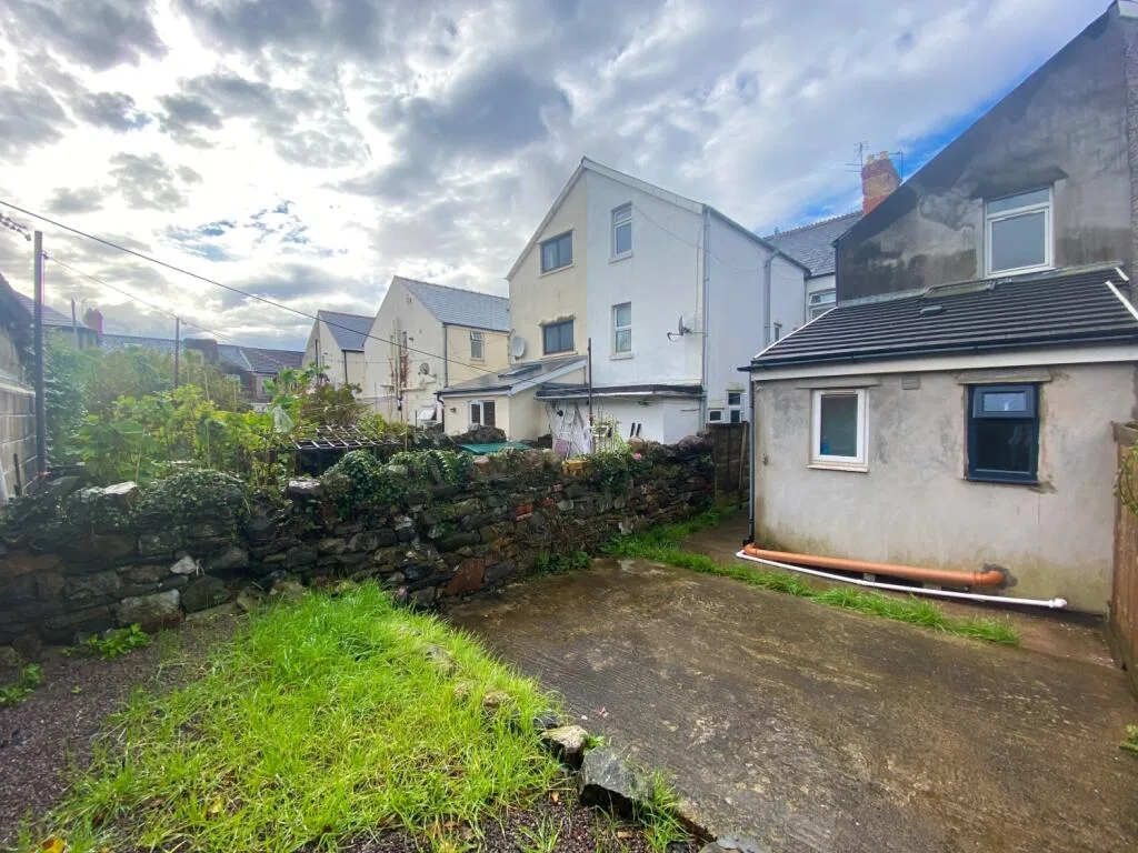 5 bedroom terraced house for rent