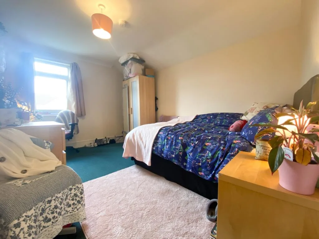 5 bedroom terraced house for rent