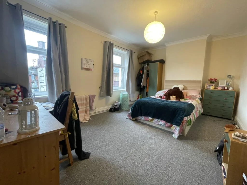5 bedroom terraced house for rent