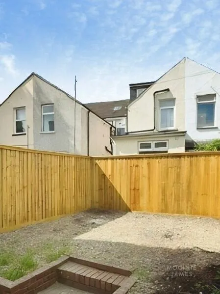 5 bedroom terraced house for rent