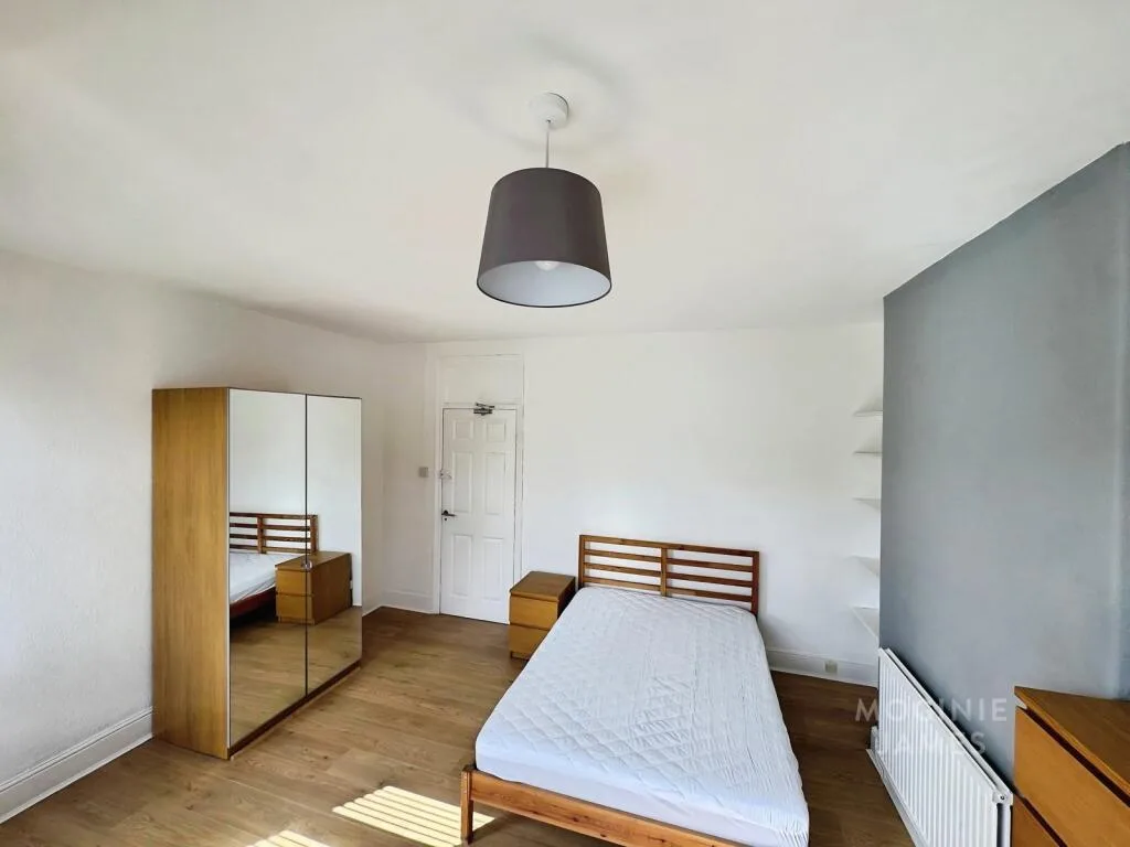 5 bedroom terraced house for rent